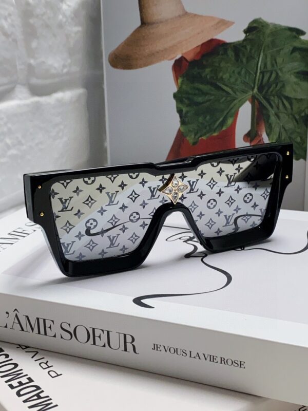 LV SUNGLASSES - Image 4