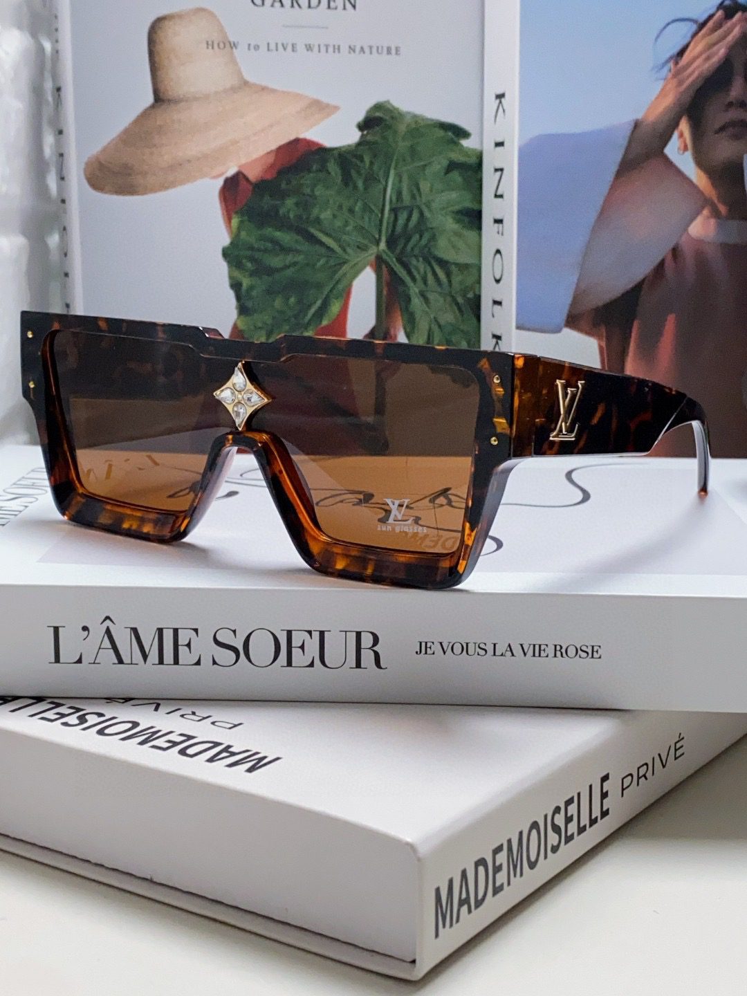 LV SUNGLASSES - Image 2