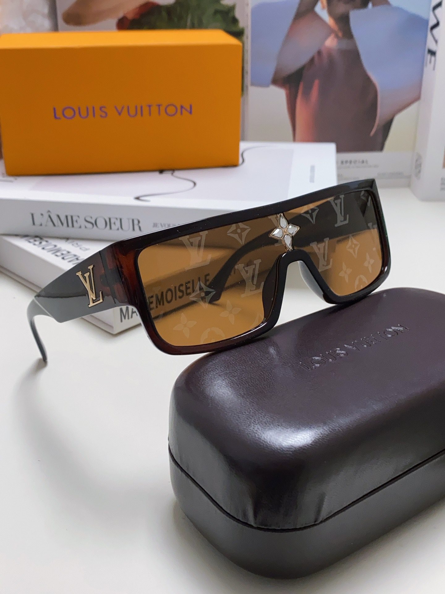 LV SUNGLASSES - Image 7
