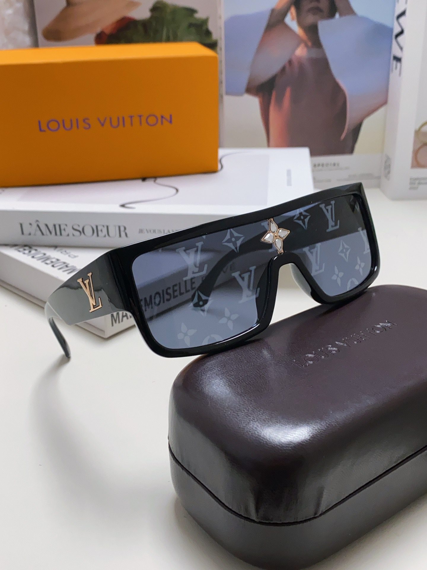 LV SUNGLASSES - Image 7
