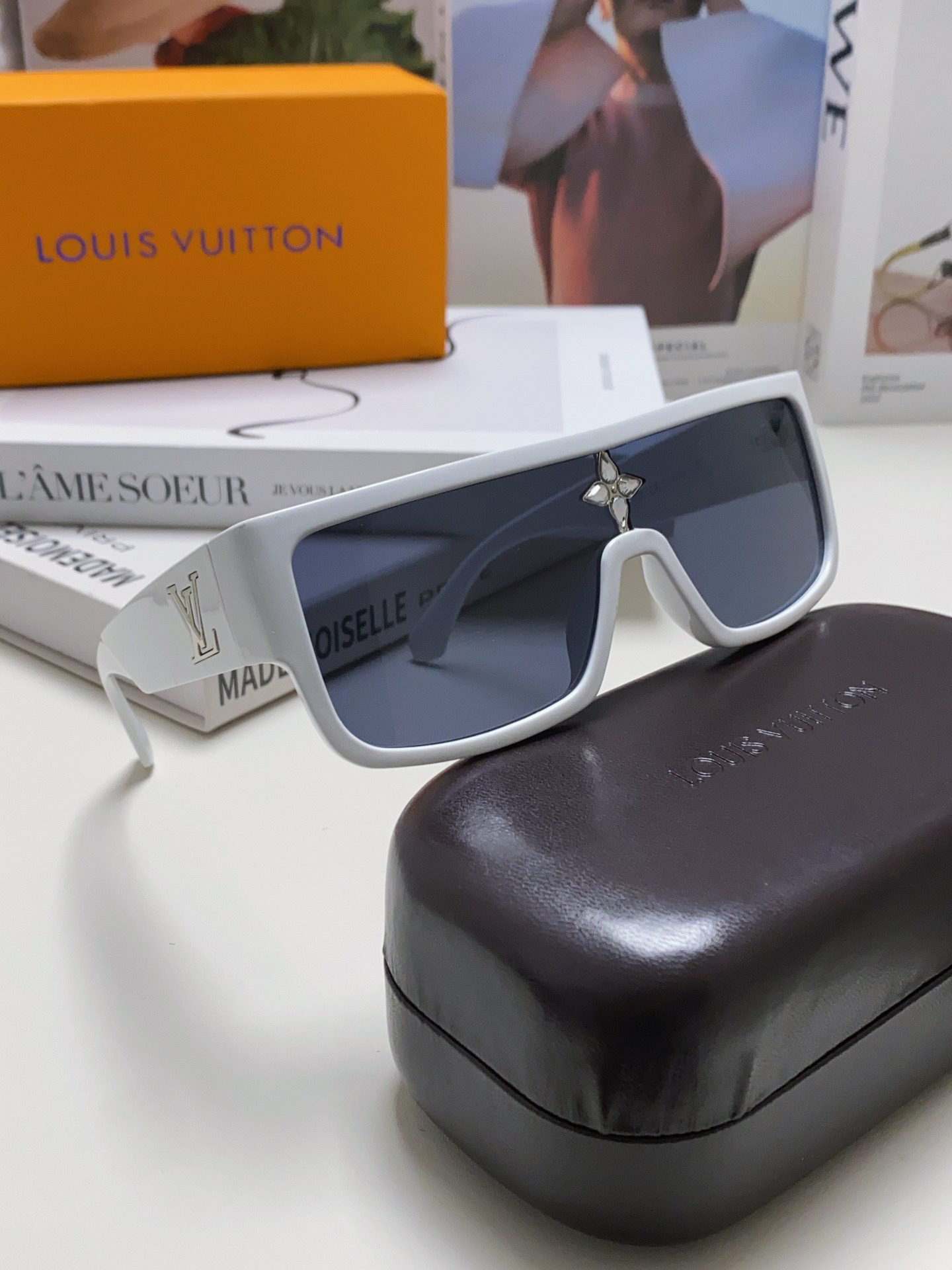 LV SUNGLASSES - Image 7