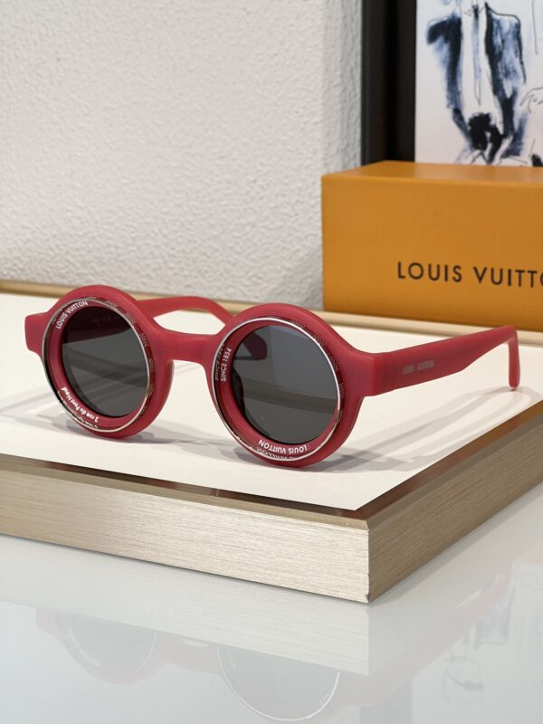 LV SUNGLASSES - Image 8