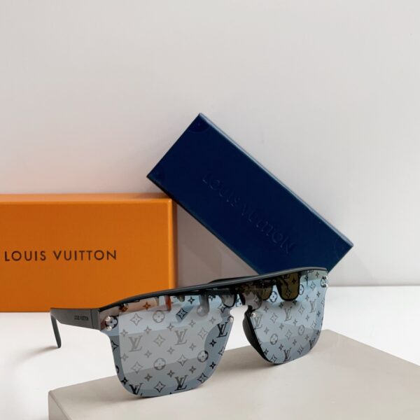 LV SUNGLASSES - Image 4