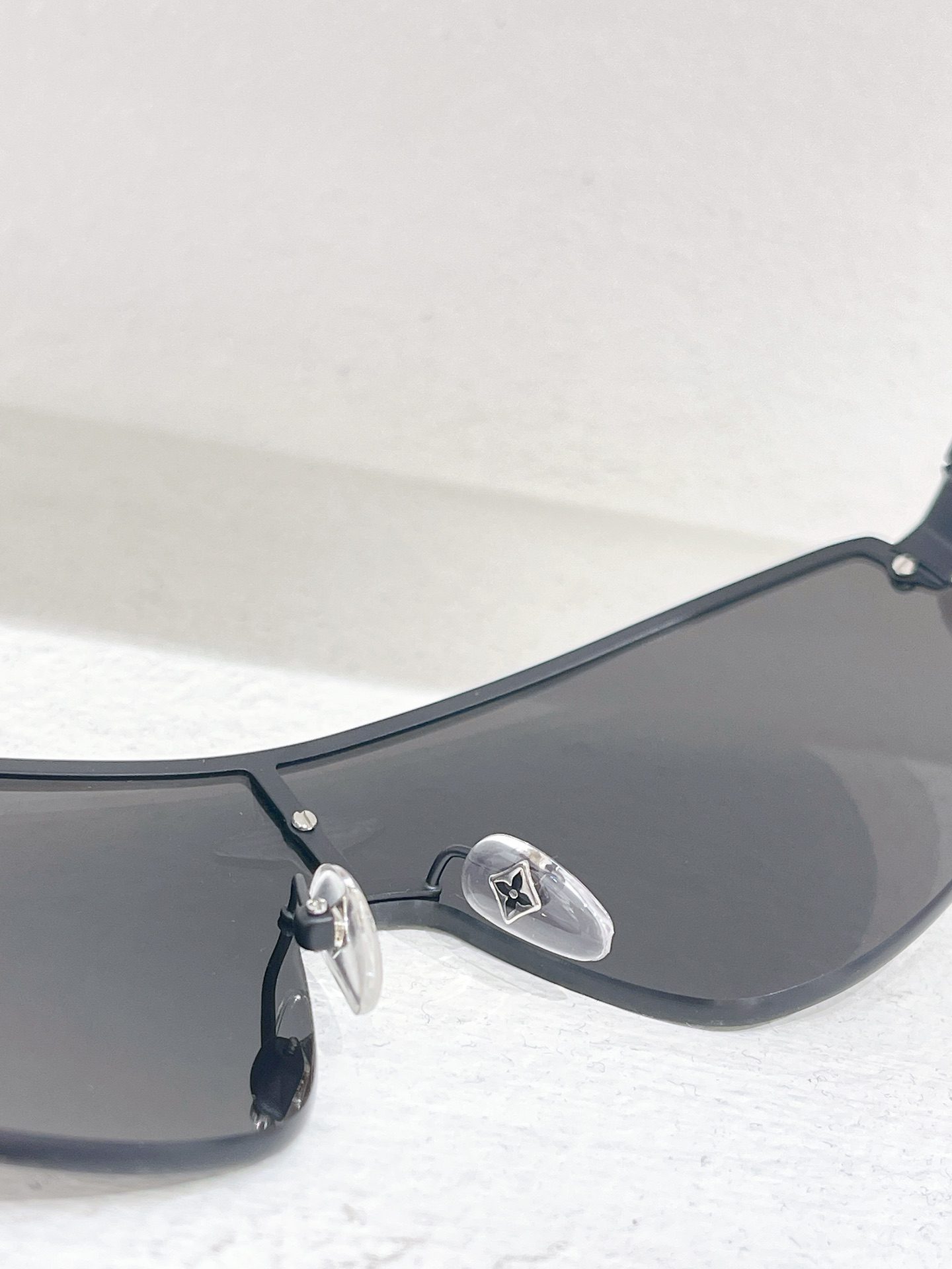 LV SUNGLASSES - Image 5