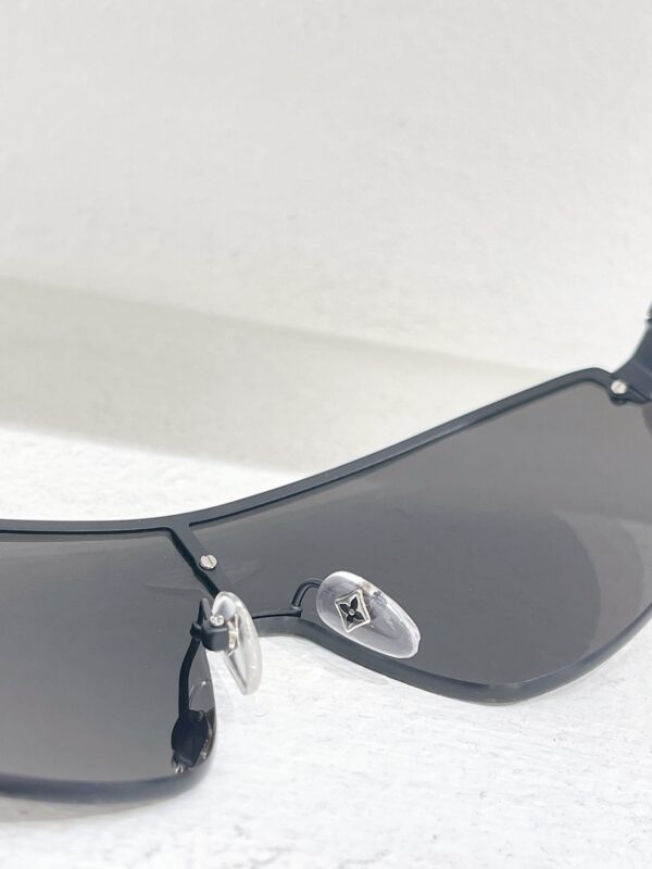 LV SUNGLASSES - Image 6