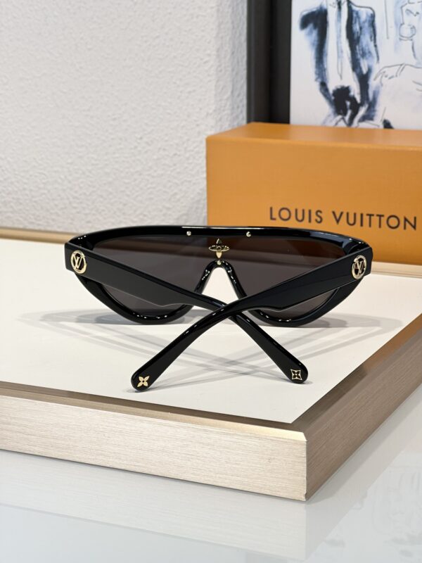 LV SUNGLASSES - Image 6