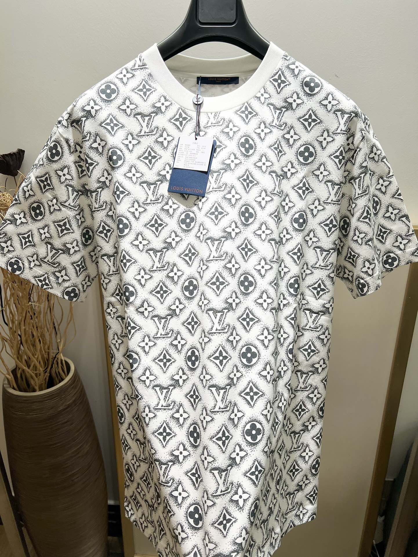 LV TSHIRT - Image 7