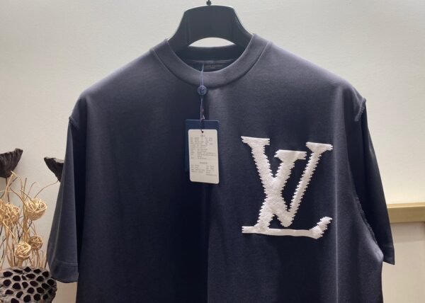 LV TSHIRT - Image 4