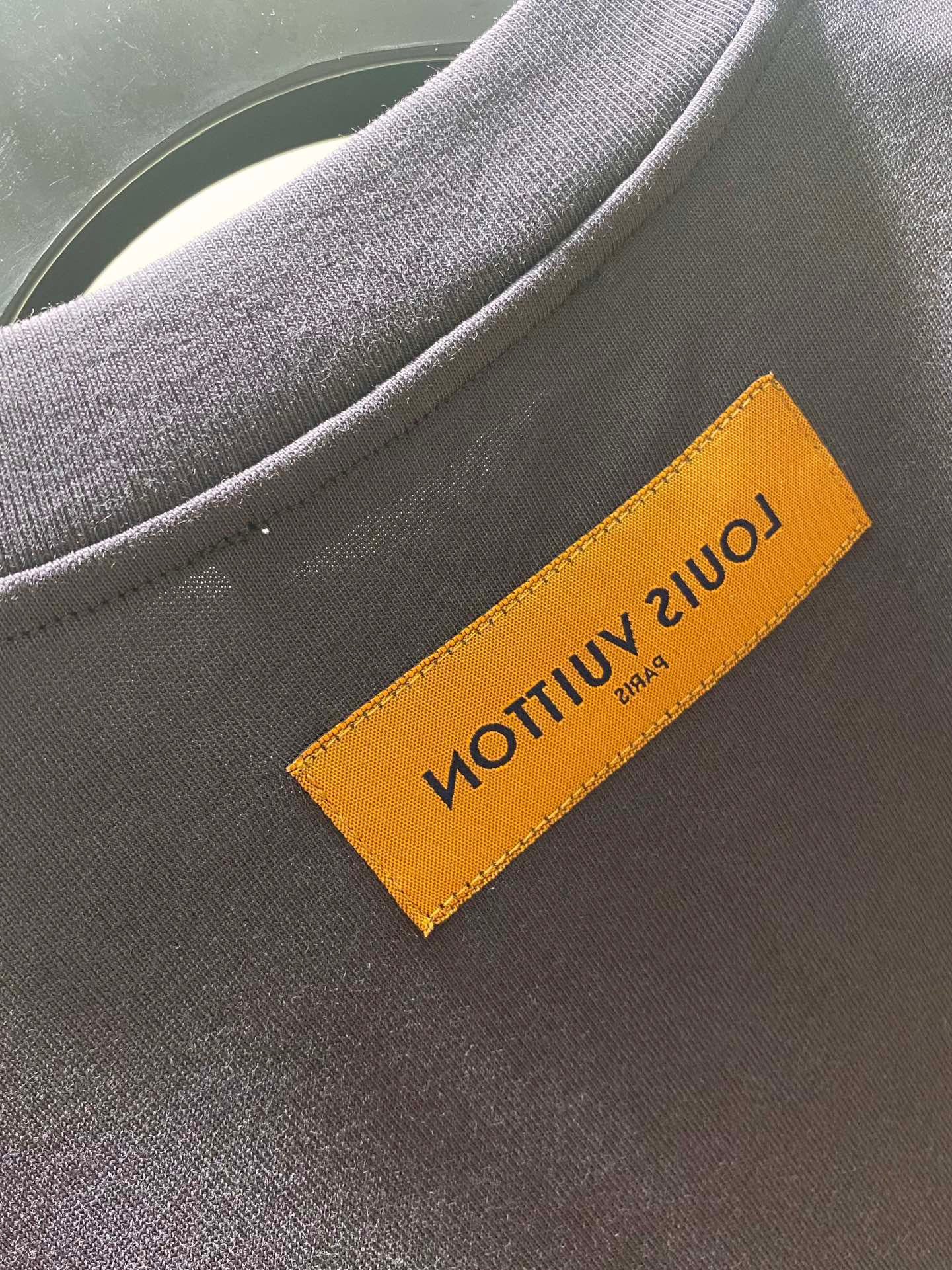 LV TSHIRT - Image 7