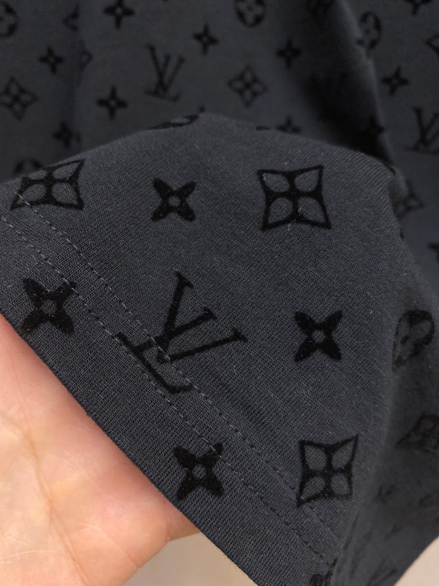 LV TSHIRT - Image 7