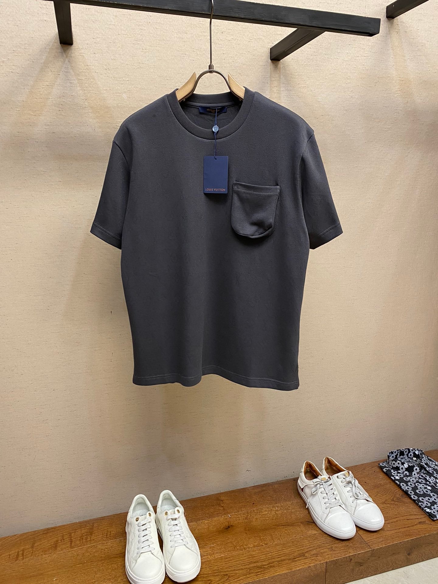 LV TSHIRT - Image 2