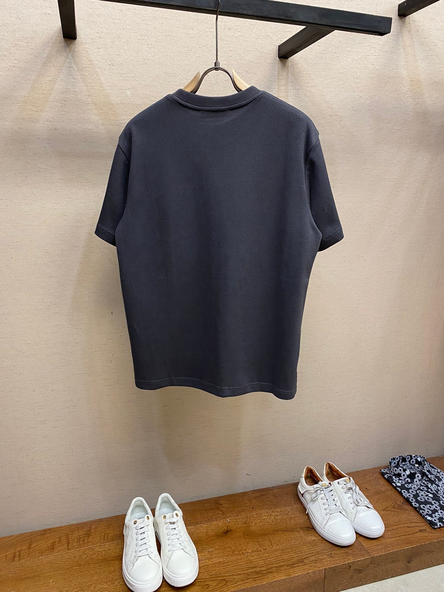 LV TSHIRT - Image 3