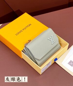 LV WALLET