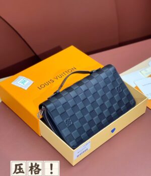 LV WALLET
