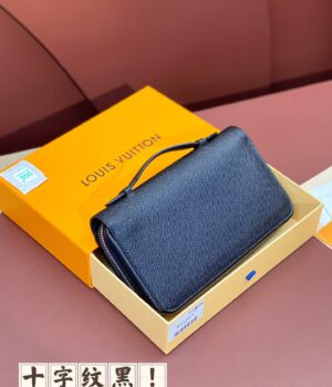 LV WALLET