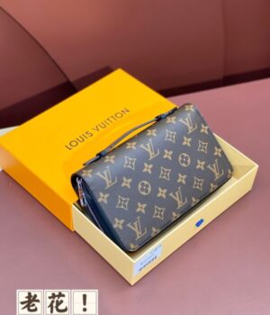 LV WALLET