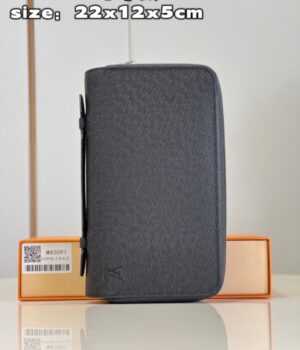 LV WALLET