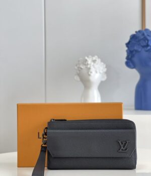 LV WALLET