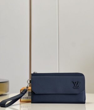 LV WALLET