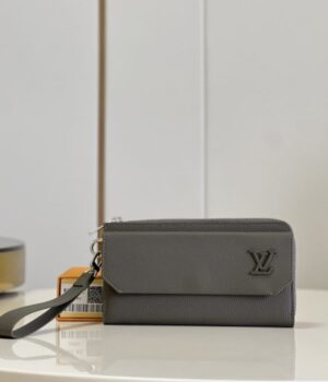 LV WALLET
