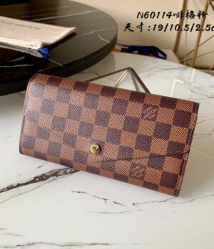 LV WALLET