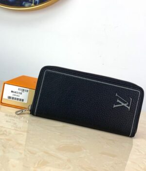 LV WALLET