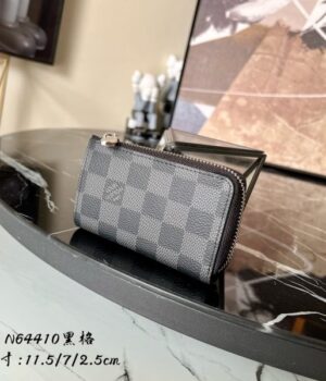 LV WALLET