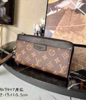 LV WALLET