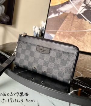 LV WALLET