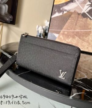 LV WALLET