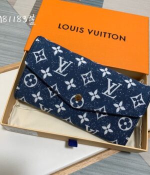 LV WALLET