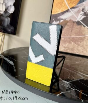 LV WALLET