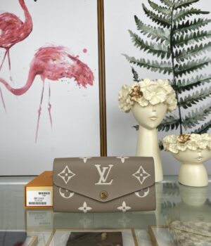 LV WALLET