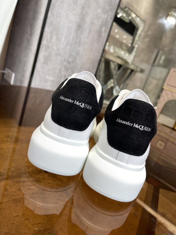 McQUEEN SNEAKER