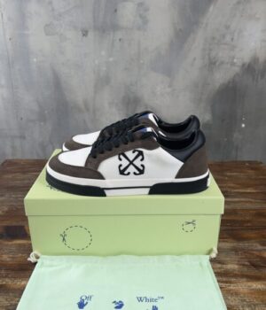 OFF-WHITE SNEAKER