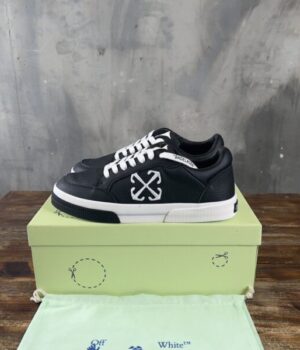 OFF-WHITE SNEAKER