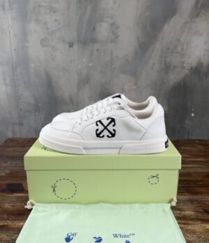 OFF-WHITE SNEAKER