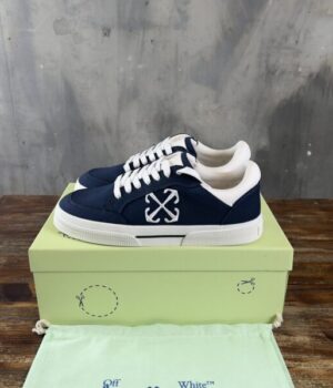OFF-WHITE SNEAKER