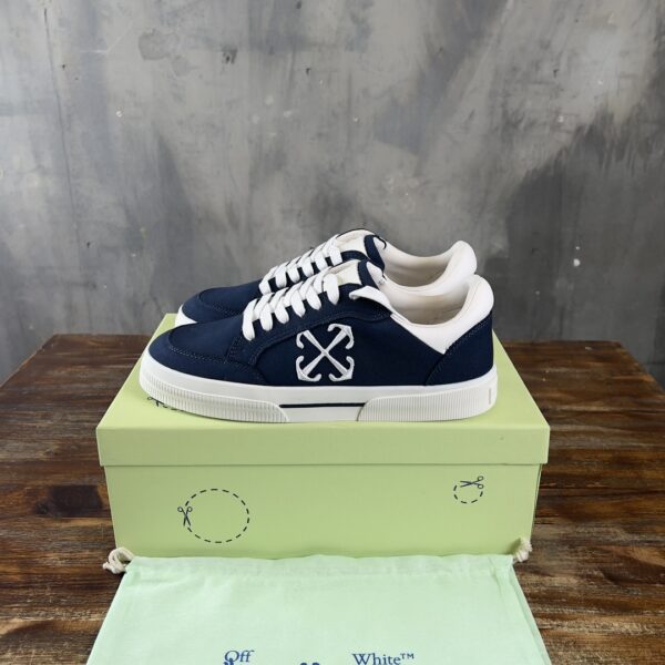 OFF-WHITE SNEAKER