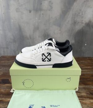 OFF-WHITE SNEAKER