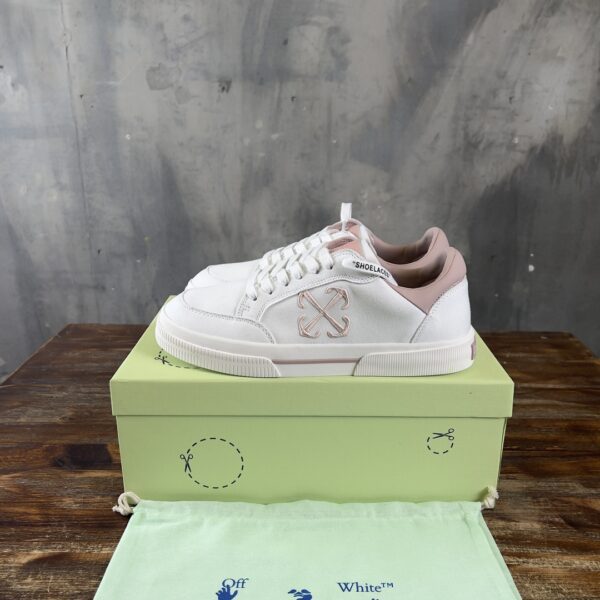 OFF-WHITE SNEAKER