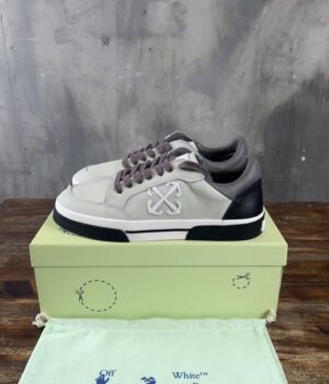 OFF-WHITE SNEAKER