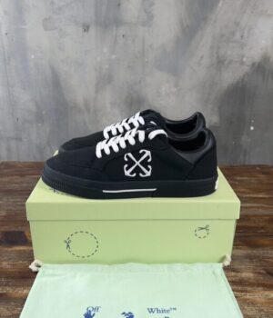 OFF-WHITE SNEAKER