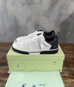 OFF-WHITE SNEAKER