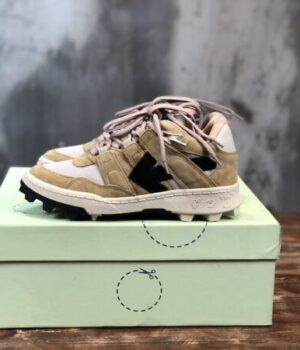 OFF-WHITE SNEAKER