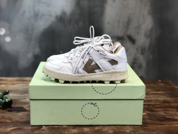 OFF-WHITE SNEAKER