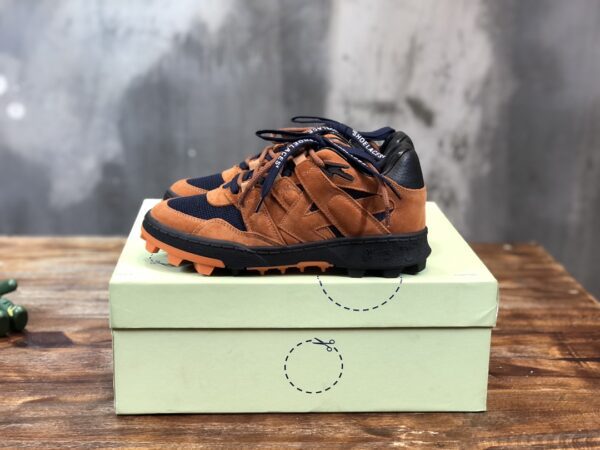 OFF-WHITE SNEAKER