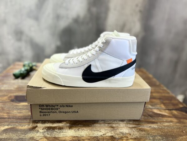 OFF-WHITE SNEAKER