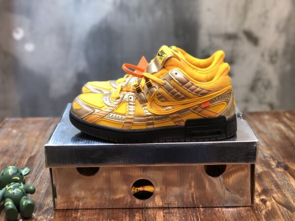 OFF-WHITE SNEAKER