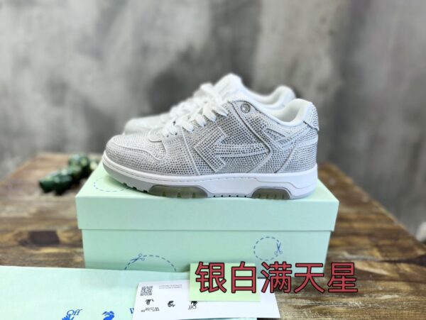 OFF-WHITE SNEAKER